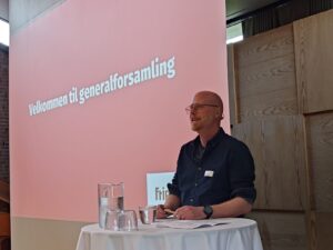 Jesper Bienkowski holder tale på Frie Fagskolers Årsmøde 2024